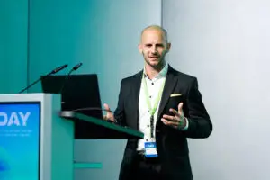 Home 10 Wilhelm Tupy erklärt die 3 Hebel für erfolgreiche Change Kommunikation am E-Day 2026 der WKO